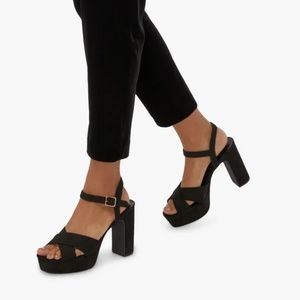 JustFab Tina Crossover Platform Sandal | Black | 7.5